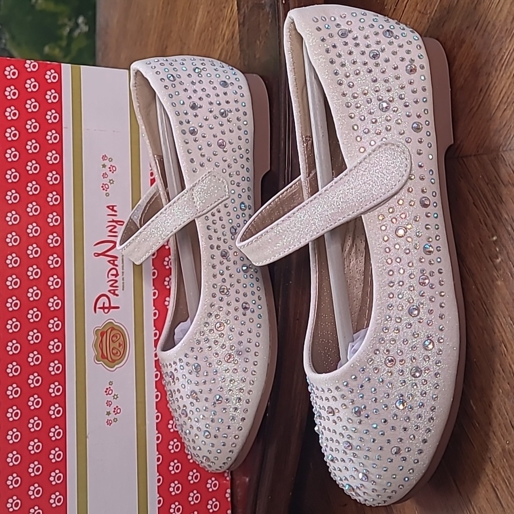 New in box! Pandaninjia Susie Ivory Rhinestone flat dress shoes girls 13